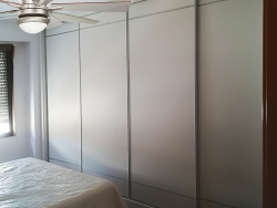 Armario corredero de 4 puertas